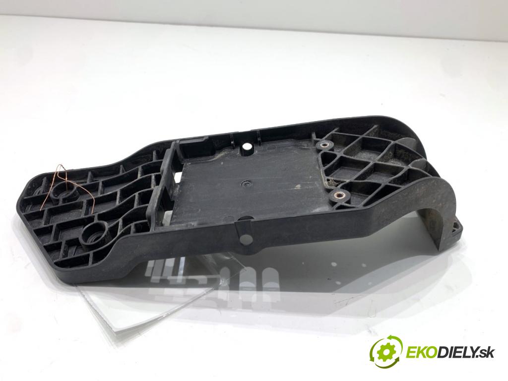 FORD USA ESCAPE III  2017 179 kW 2.0 179 kW [242 KM] 2017 - 2018 1983 Uchytenie RADAR: DISTRONIC ľave GV6T-14D190-AC