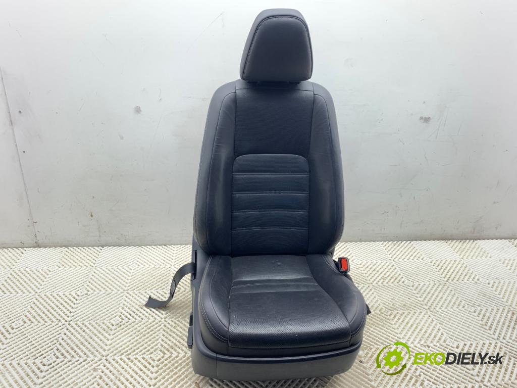 LEXUS IS sedan 2019 133 kW 300h (AVE30_) 2494 sedadlo pravý přední část 