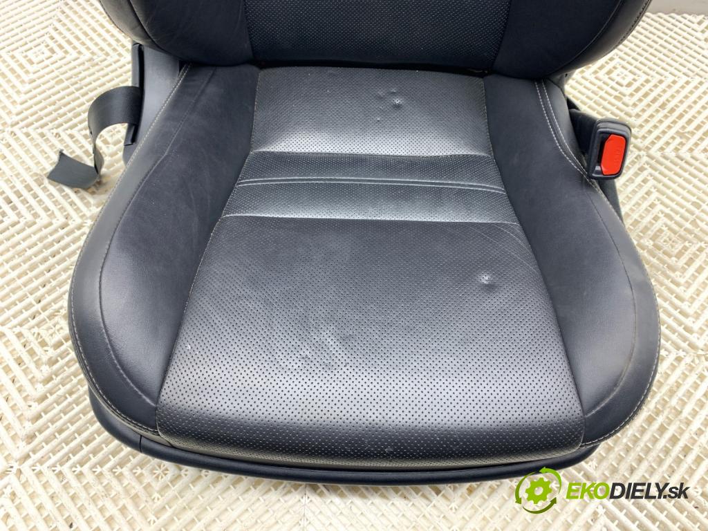 LEXUS IS sedan 2019 133 kW 300h (AVE30_) 2494 Sedadlo pravy predný