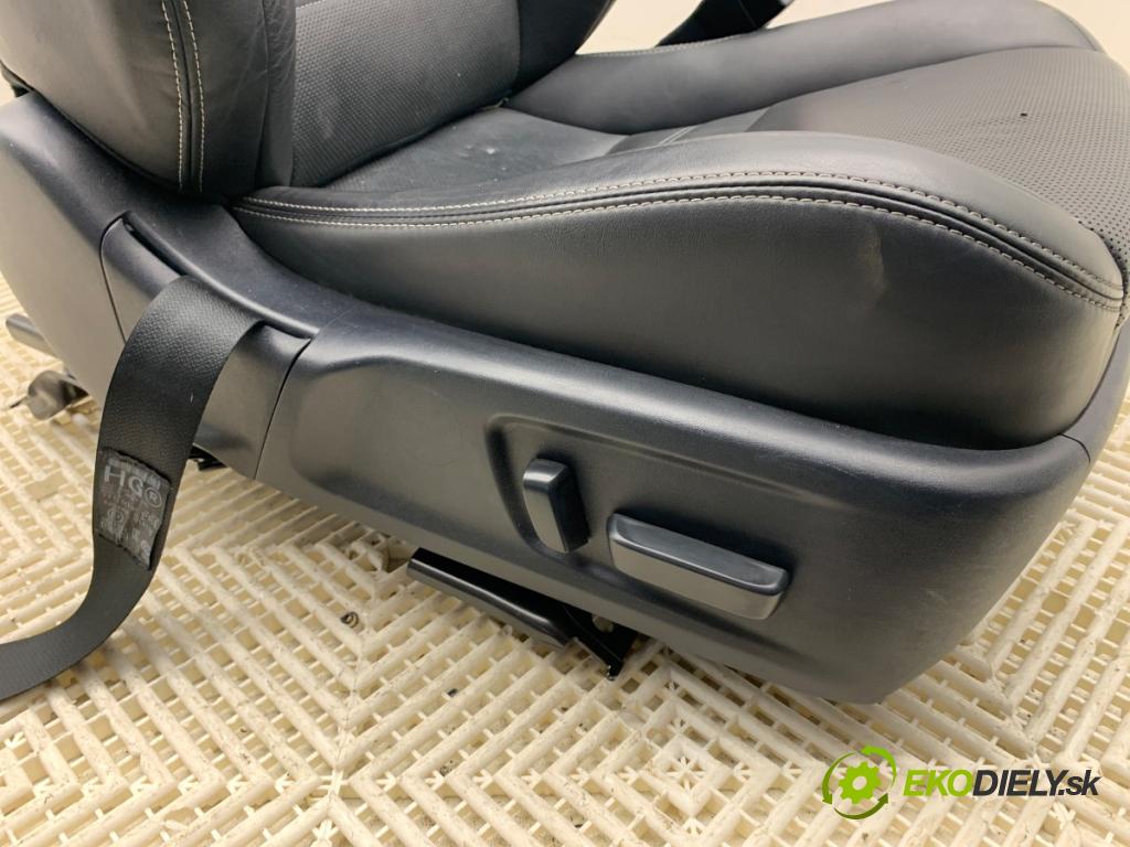 LEXUS IS sedan 2019 133 kW 300h (AVE30_) 2494 Sedadlo pravy predný