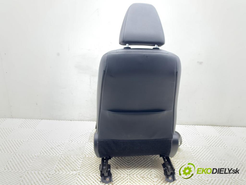 LEXUS IS sedan 2019 133 kW 300h (AVE30_) 2494 Sedadlo pravy predný