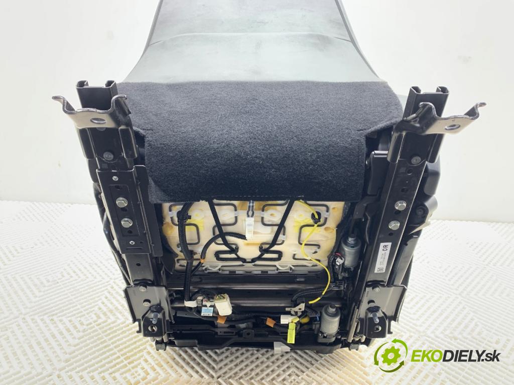 LEXUS IS sedan 2019 133 kW 300h (AVE30_) 2494 Sedadlo pravy predný