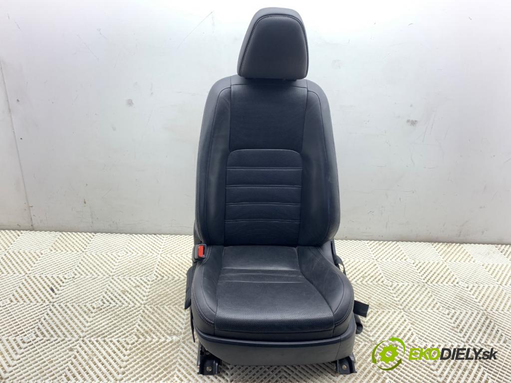 LEXUS IS sedan 2019 133 kW 300h (AVE30_) 2494 sedadlo levý přední část 