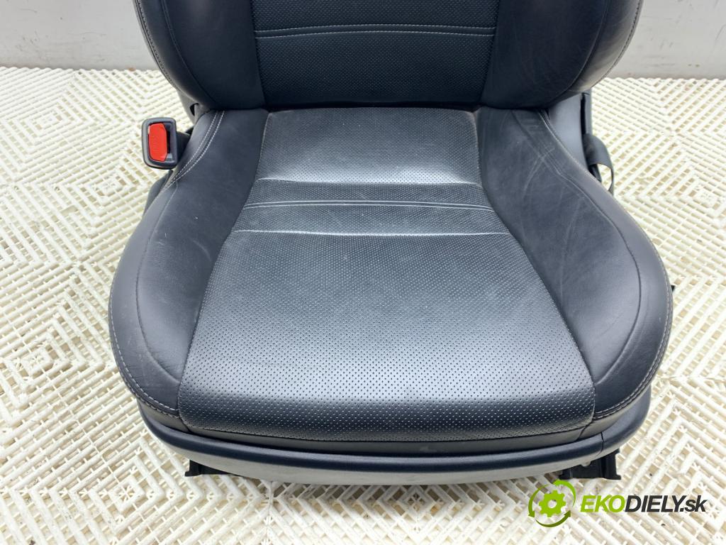 LEXUS IS sedan 2019 133 kW 300h (AVE30_) 2494 Sedadlo ľavy predný