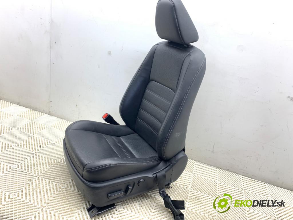 LEXUS IS sedan 2019 133 kW 300h (AVE30_) 2494 Sedadlo ľavy predný