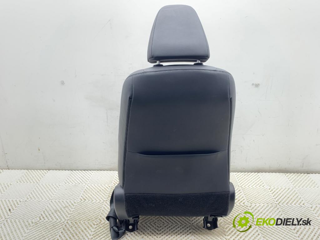 LEXUS IS sedan 2019 133 kW 300h (AVE30_) 2494 Sedadlo ľavy predný