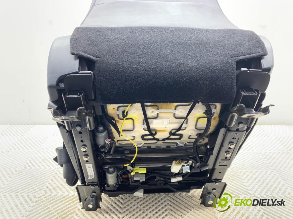 LEXUS IS sedan 2019 133 kW 300h (AVE30_) 2494 Sedadlo ľavy predný