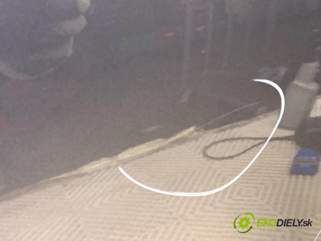 LEXUS IS sedan 2019 133 kW 300h (AVE30_) 2494 Dvere pravy zad