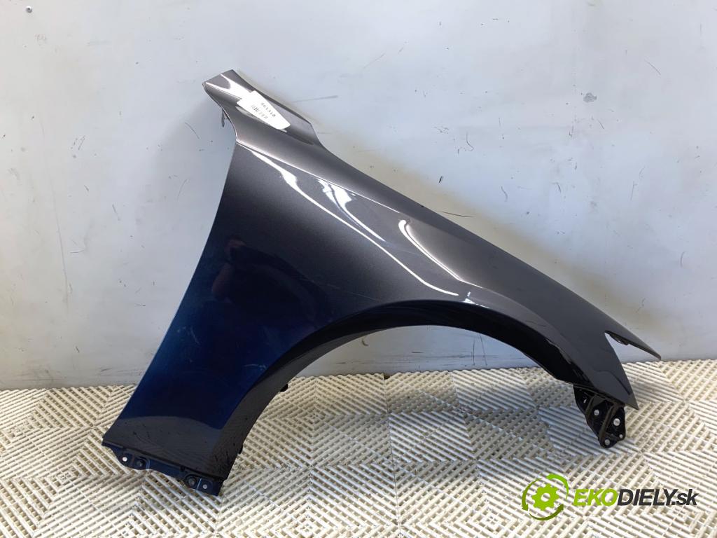 LEXUS IS sedan 2019 133 kW 300h (AVE30_) 2494 Blatník pravy predný 