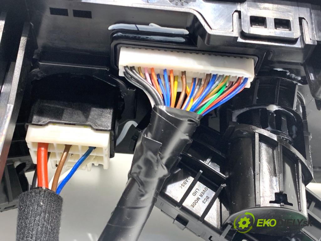 HYUNDAI i20 III liftback 2020 62 kW 1.2 1197 Panel ovládaní topení 97250-Q0010 (Páčky pod volantem)