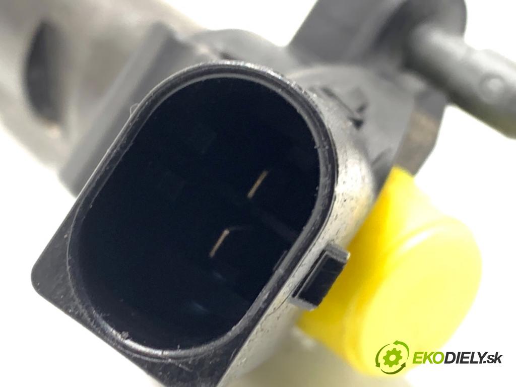 AUDI A6 C7 Kombi 2016 200 kW 3.0 TDI quattro 2967 vstrekovač 059130277FC (Vstrekovač paliva)