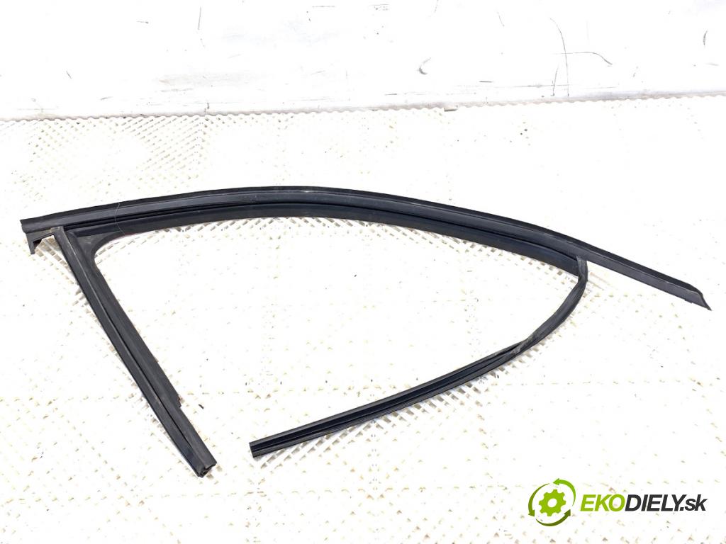 AUDI Q4 SUV 2023 150 kW 40 e-tron  těsnění rámeček dveře přední část pravá 