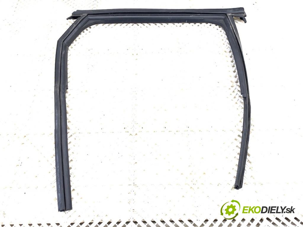 AUDI Q4 SUV 2023 150 kW 40 e-tron  těsnění rámeček dveře zadní část levá strana 