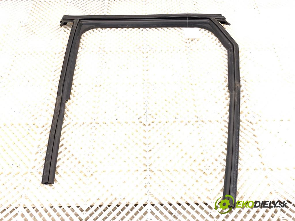 AUDI Q4 SUV 2023 150 kW 40 e-tron  těsnění rámeček dveře zadní část pravá 