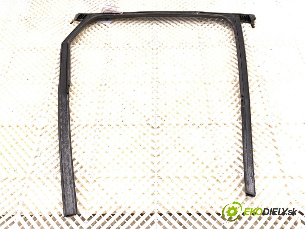 AUDI Q4 SUV 2023 150 kW 40 e-tron těsnění rámeček dveře zadní část pravá