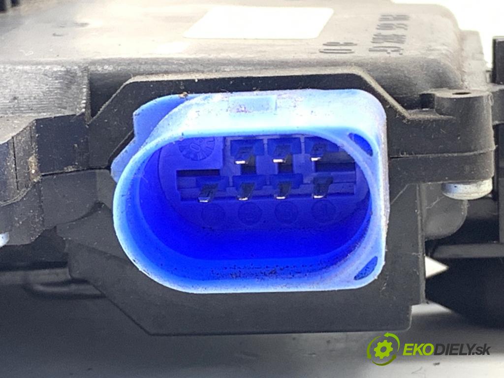 VW GOLF V liftback 2008 103 kW 1.4 TSI 1390 zámok dveře pravý zadní část 7L0839016D