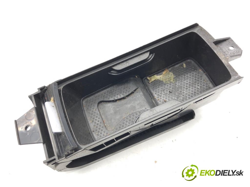VW GOLF V liftback 2008 103 kW 1.4 TSI 1390 přihrádka kastlík TUNEL: VÁLEČEK 1K0862531A