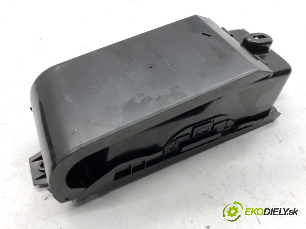 VW GOLF V liftback 2008 103 kW 1.4 TSI 1390 přihrádka kastlík TUNEL: VÁLEČEK 1K0862531A