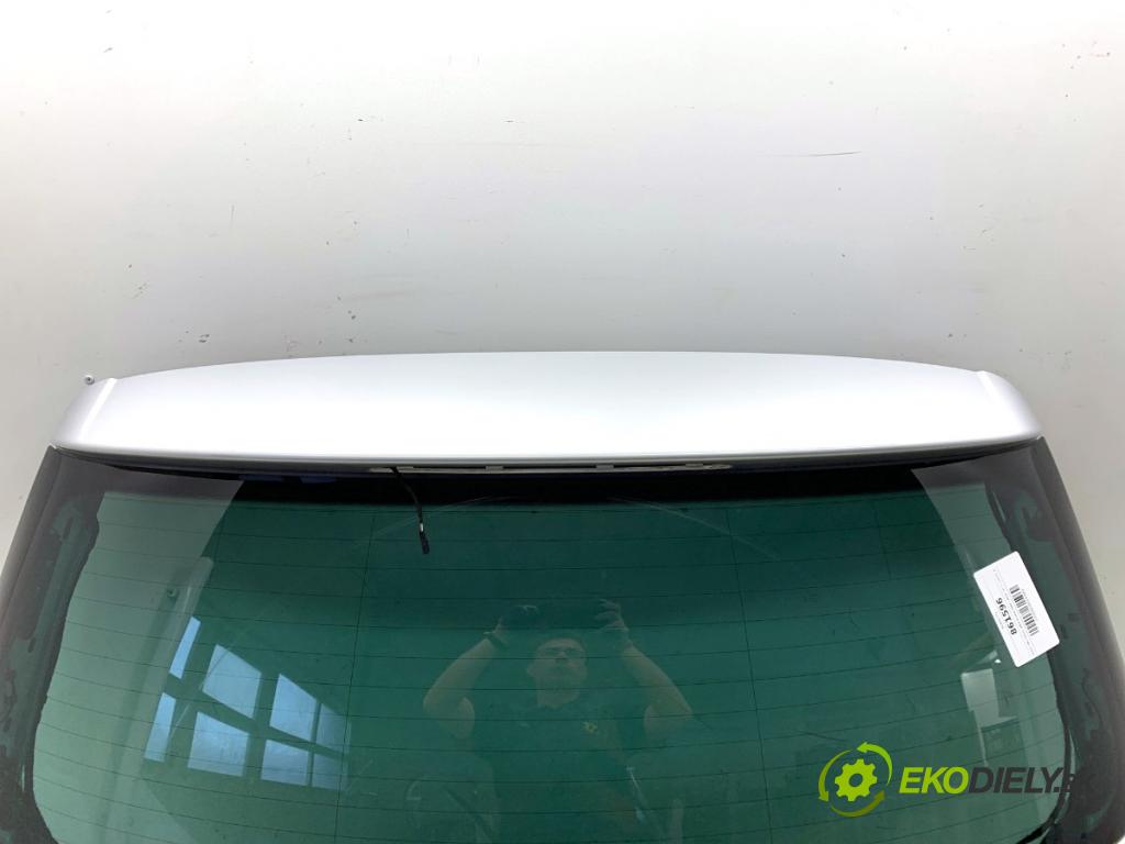 VW GOLF V liftback 2008 103 kW 1.4 TSI 1390 kapota zad LA7W