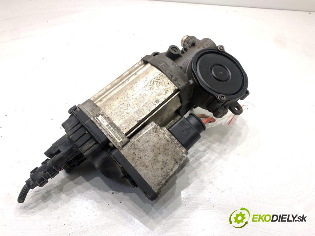 VW GOLF V liftback 2008 103 kW 1.4 TSI 1390 Motor servočerpadlo 1K1909144M