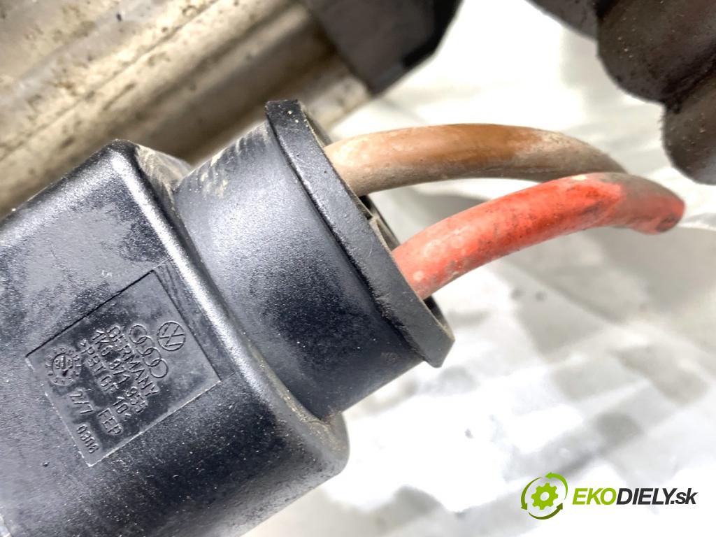 VW GOLF V liftback 2008 103 kW 1.4 TSI 1390 Motor servočerpadlo 1K1909144M