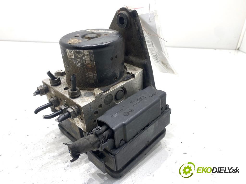 VW GOLF V liftback 2008 103 kW 1.4 TSI 1390 pumpa ABS 1K0907379AN (Pumpa ABS)