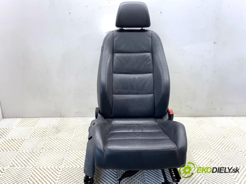 VW GOLF V liftback 2008 103 kW 1.4 TSI 1390 Sedadlo pravy predný 