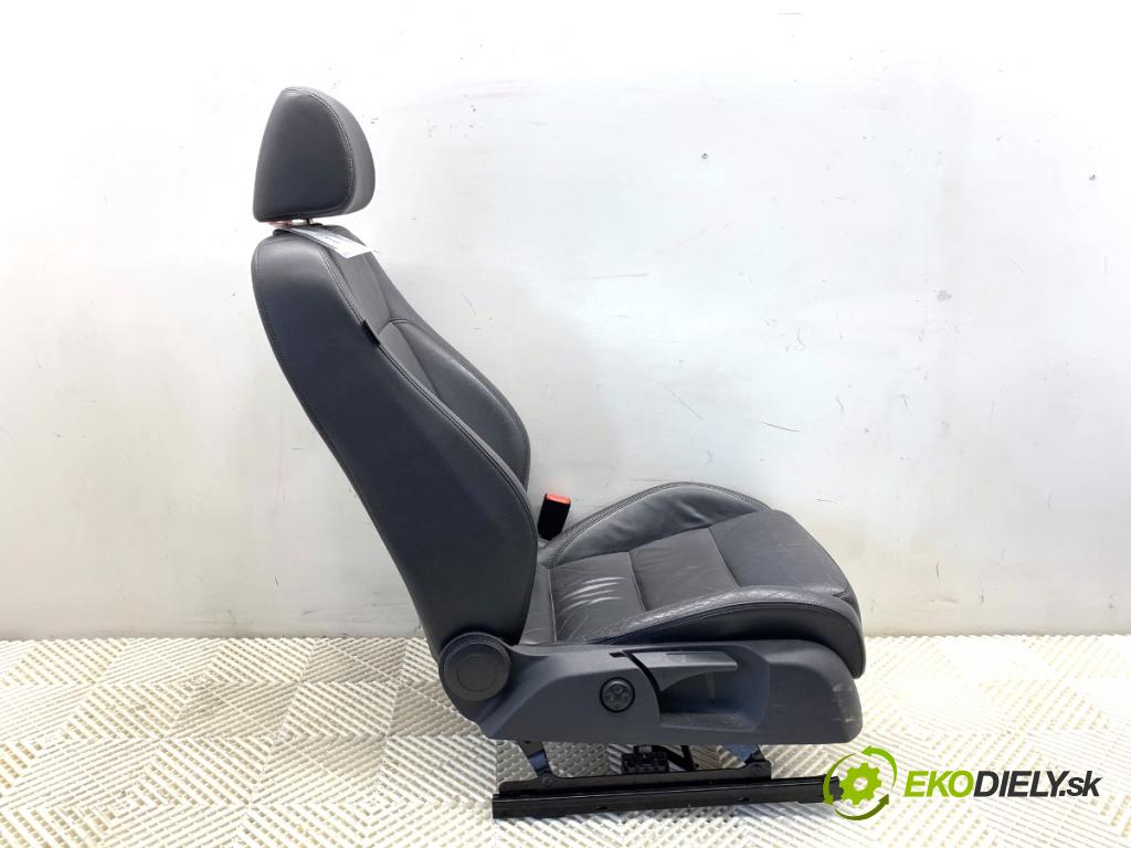 VW GOLF V liftback 2008 103 kW 1.4 TSI 1390 Sedadlo pravy predný