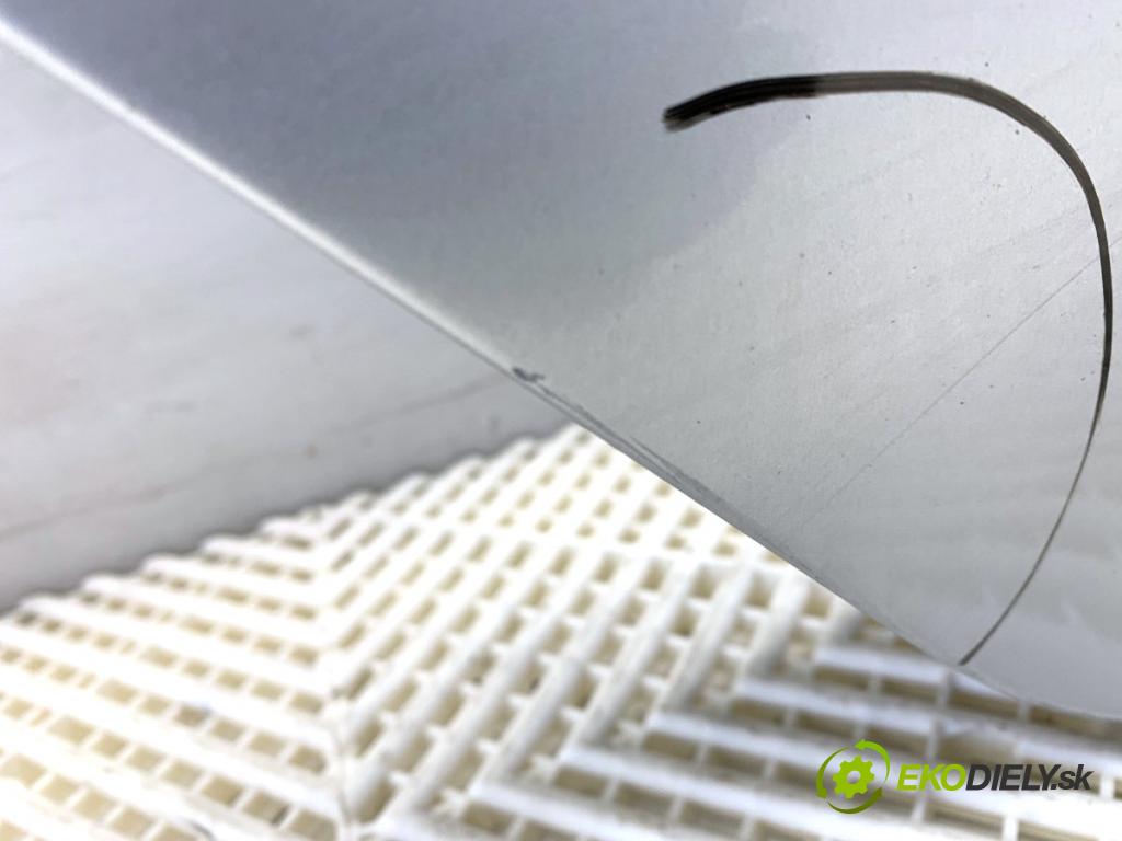 VW GOLF V liftback 2008 103 kW 1.4 TSI 1390 Dvere pravy zad LA7W