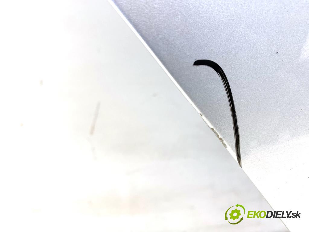 VW GOLF V liftback 2008 103 kW 1.4 TSI 1390 Dvere pravy zad LA7W