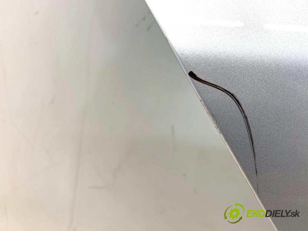 VW GOLF V liftback 2008 103 kW 1.4 TSI 1390 Dvere pravy zad LA7W