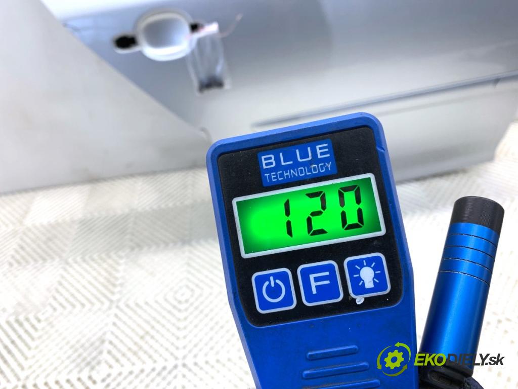 VW GOLF V liftback 2008 103 kW 1.4 TSI 1390 Dvere pravy zad LA7W