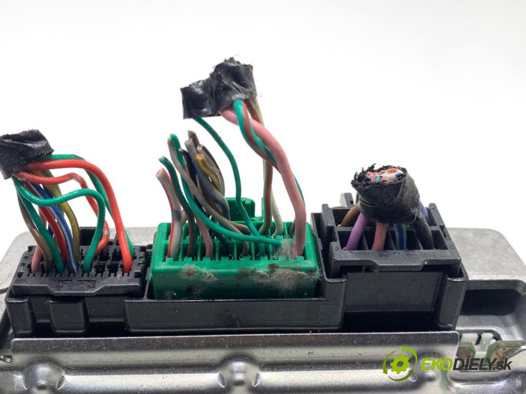 MAZDA CX-9 SUV 2016 184 kW 2.5 T AWD 2488 Zosilňovač BOSE TK7866A20 (Zosilňovač)