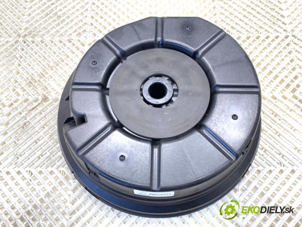 MAZDA CX-9 SUV 2016 184 kW 2.5 T AWD 2488 subwoofer TK8066960 (Audio zariadenie)