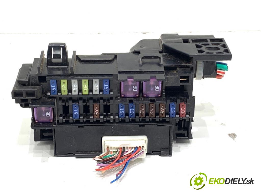 MAZDA CX-9 SUV 2016 184 kW 2.5 T AWD 2488 Skrinka poistková KD45675U103 (Poistková skrinka)