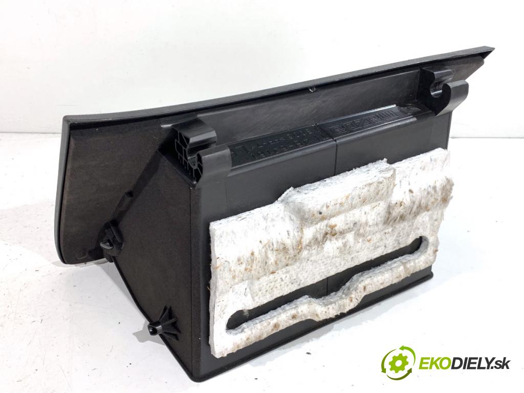 MAZDA CX-9 SUV 2016 184 kW 2.5 T AWD 2488 Priehradka, kastlík spolujazdca  (Priehradka (kastlík))