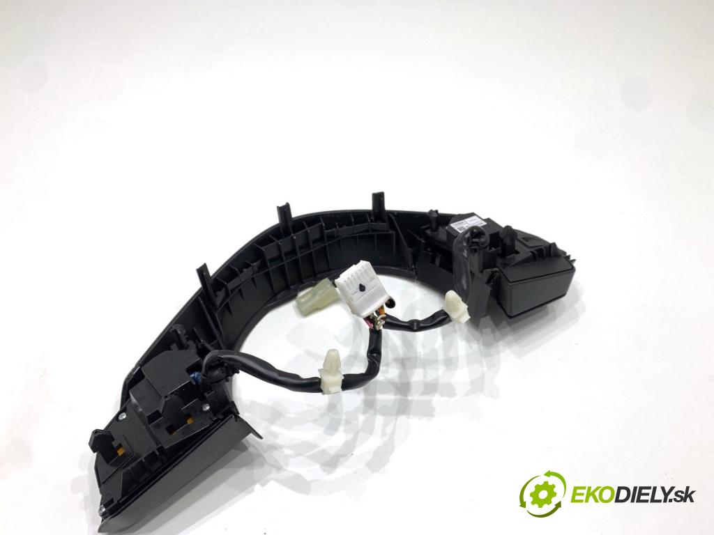 MAZDA CX-9 SUV 2016 184 kW 2.5 T AWD 2488 SPÍNAČE: volantu