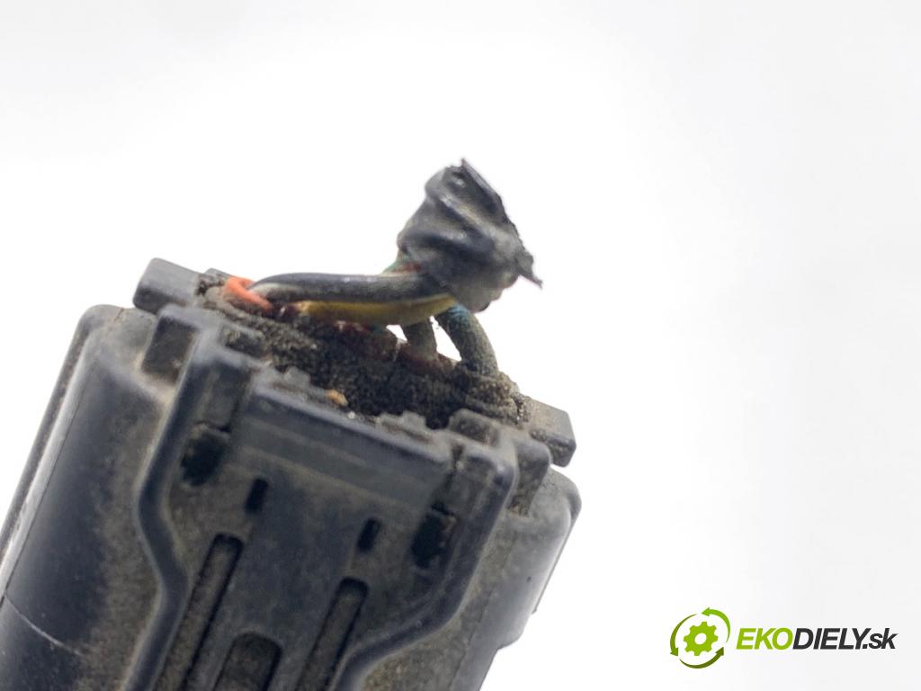 MAZDA CX-9 SUV 2016 184 kW 2.5 T AWD 2488 váha vzduchu E5T62271 (Snímač hmotnosti vzduchu)