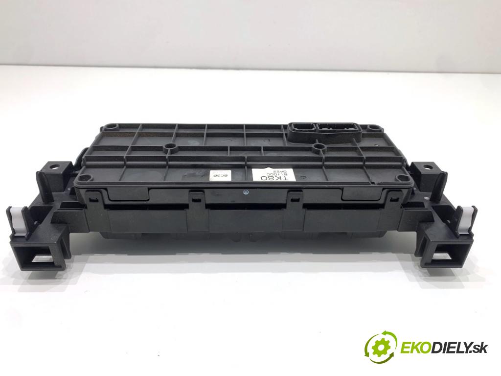 MAZDA CX-9 SUV 2016 184 kW 2.5 T AWD 2488 Panel ovládania kúrenia TK8061190C (Prepínacie páčky pod volantom)