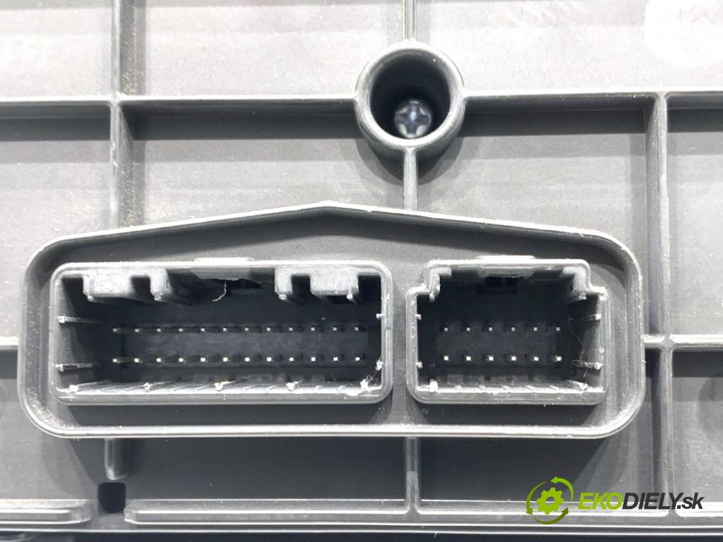 MAZDA CX-9 SUV 2016 184 kW 2.5 T AWD 2488 Panel ovládania kúrenia TK8061190C (Prepínacie páčky pod volantom)