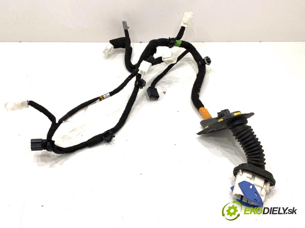 MAZDA CX-9 SUV 2016 184 kW 2.5 T AWD 2488 Káblovačka Dvere predný pravy 