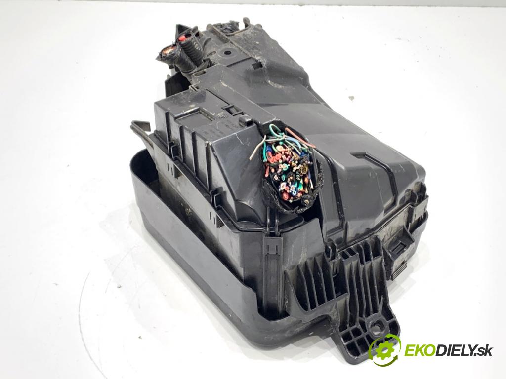 MAZDA CX-9 SUV 2016 184 kW 2.5 T AWD 2488 skříňka poistková KD45-66767 (Pojistková skříňka)