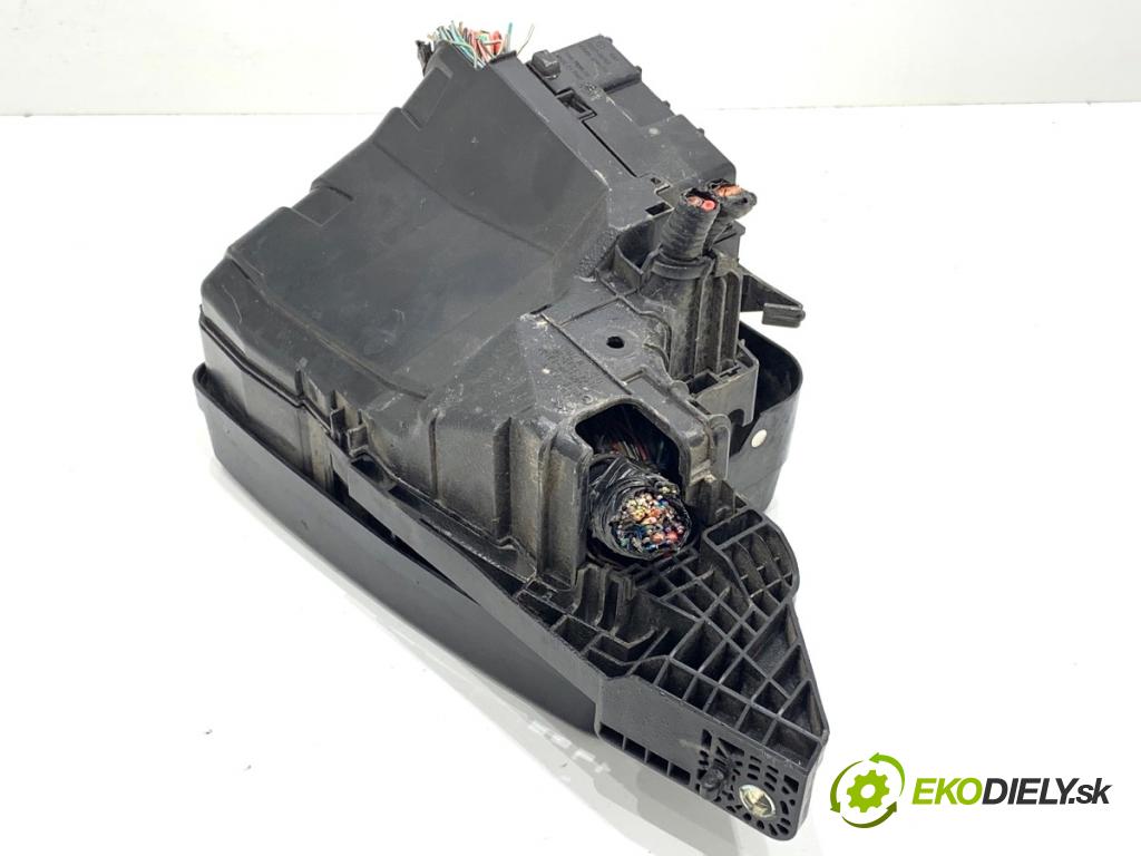 MAZDA CX-9 SUV 2016 184 kW 2.5 T AWD 2488 skříňka poistková KD45-66767 (Pojistková skříňka)