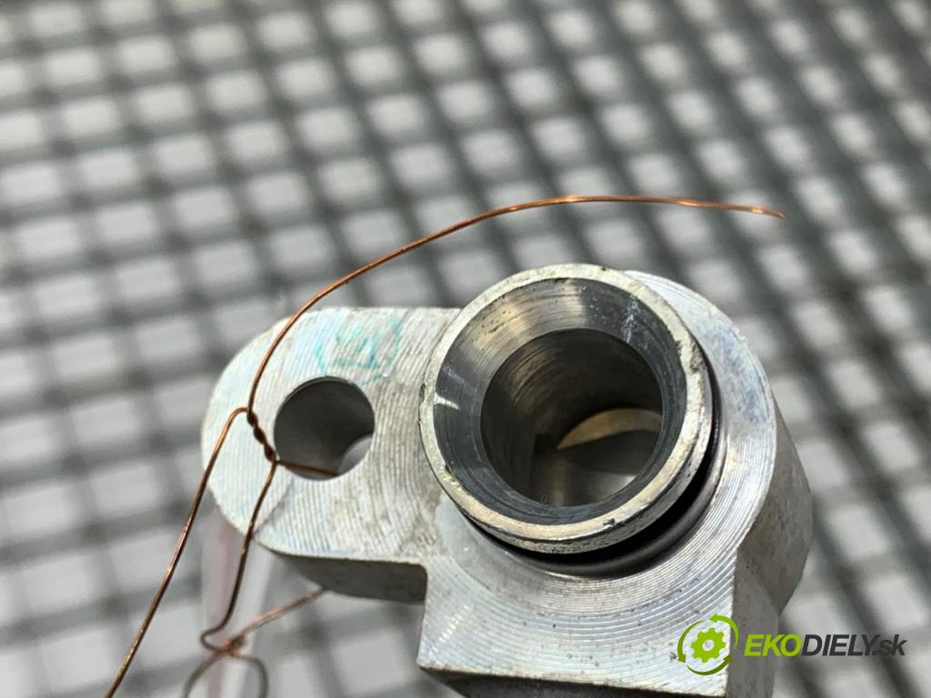 MAZDA CX-9 SUV 2016 184 kW 2.5 T AWD 2488 rúrka klimatizácie  (Rúrka klimatizácie)