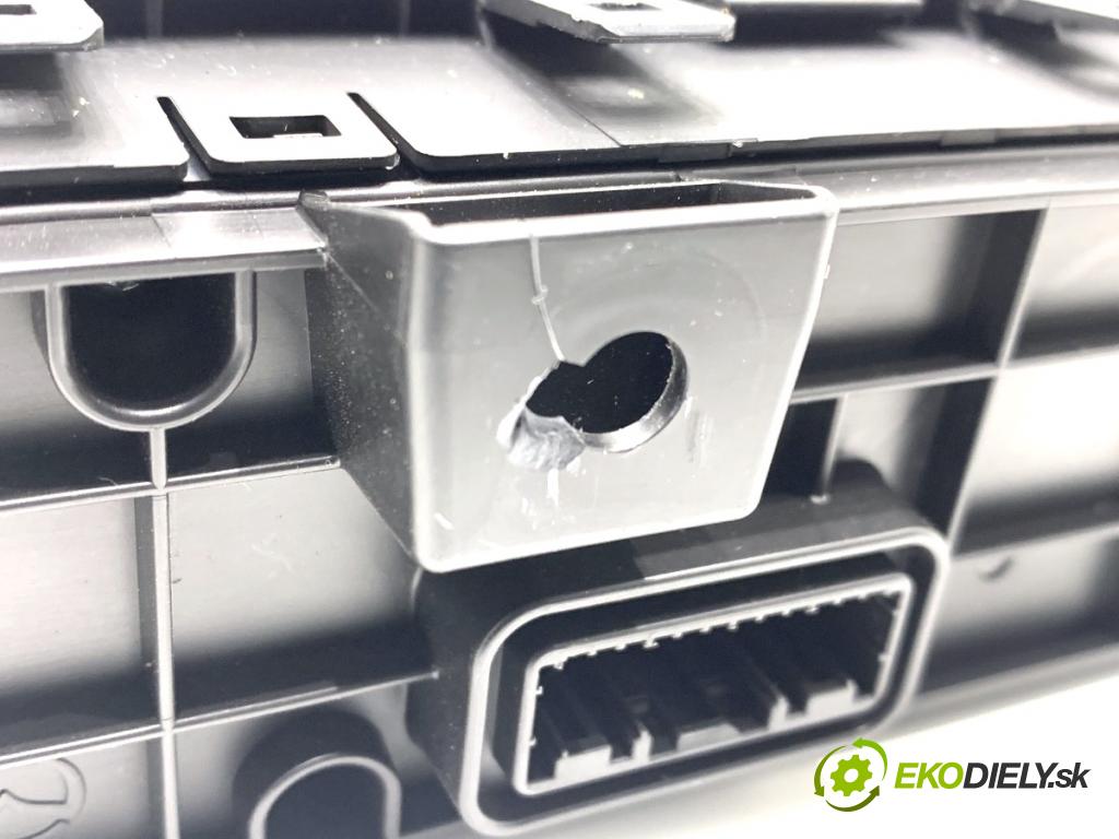 MAZDA CX-9 SUV 2016 184 kW 2.5 T AWD 2488 Panel ovládania kúrenia klimatizácie zad