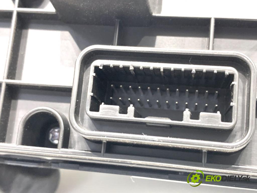 MAZDA CX-9 SUV 2016 184 kW 2.5 T AWD 2488 Panel ovládania kúrenia klimatizácie zad