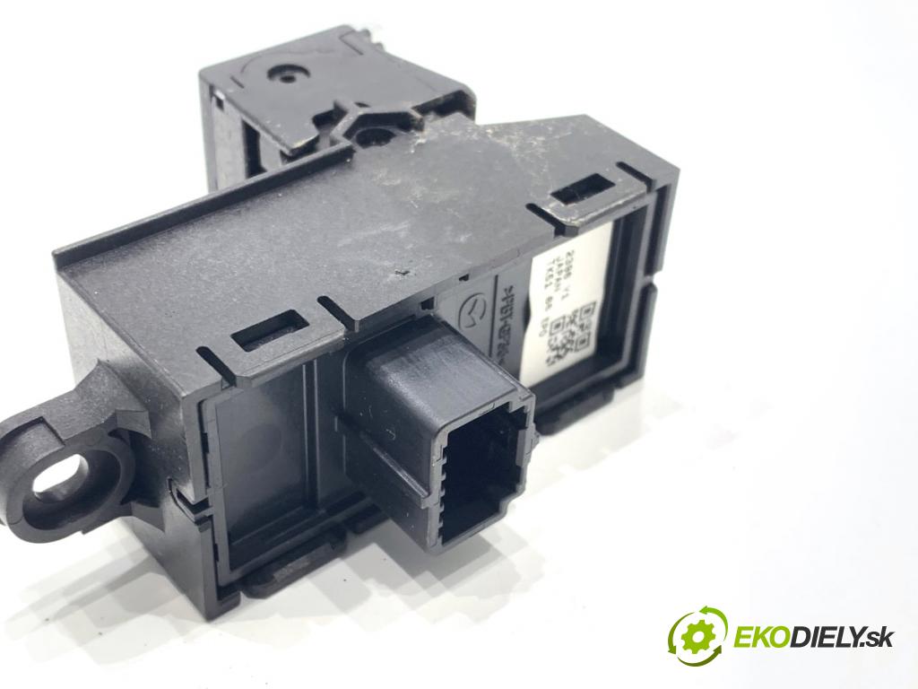 MAZDA CX-9 SUV 2016 184 kW 2.5 T AWD 2488 spínač brzdy ruční brzdy TK5166EP0 (Páčky pod volantem)