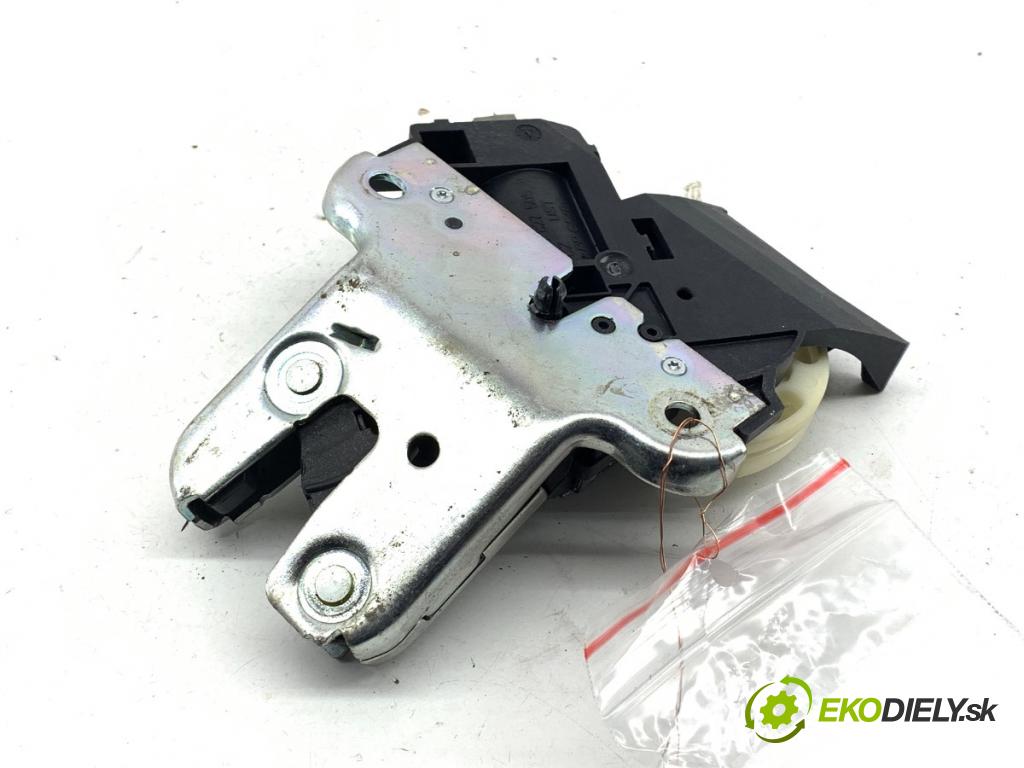 AUDI A6 C6 sedan 2004 165 kW 3.0 TDI quattro 2967 zámok dverí zad 4F5827505D