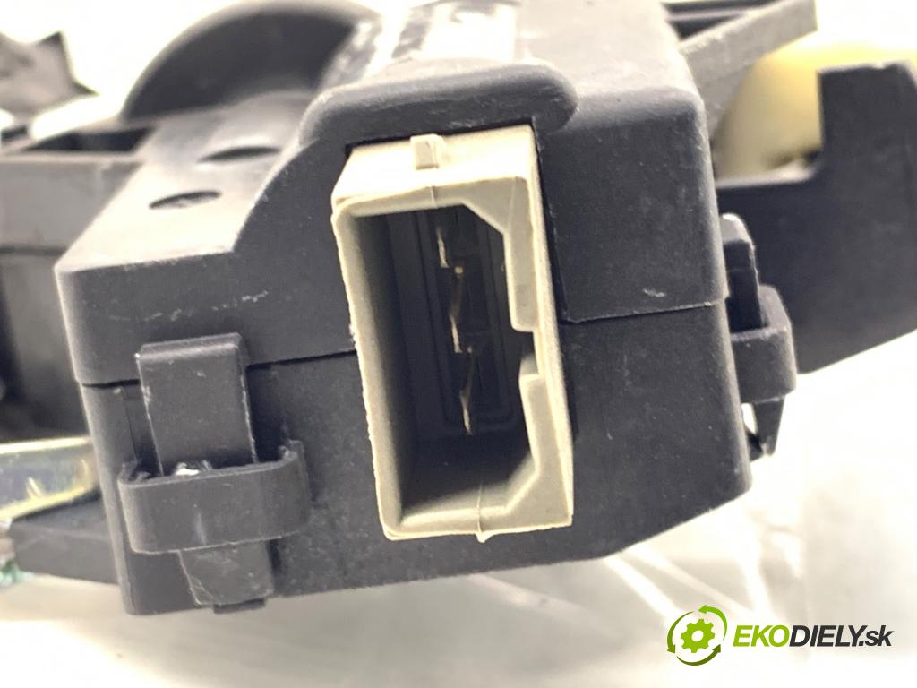 AUDI A6 C6 sedan 2004 165 kW 3.0 TDI quattro 2967 zámok dverí zad 4F5827505D