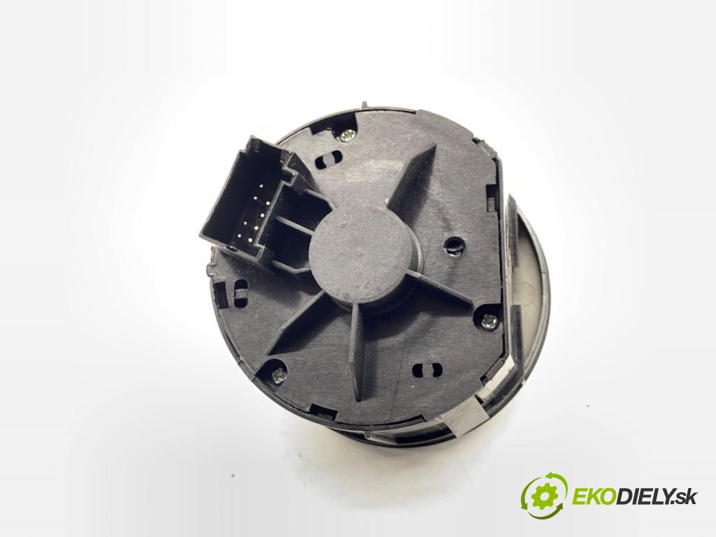 AUDI A6 C6 sedan 2004 165 kW 3.0 TDI quattro 2967 spínač světel